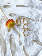 Load image into Gallery viewer, 4tySeven - Golden Chain Earring
